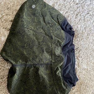 Green lace lululemon speed up shorts